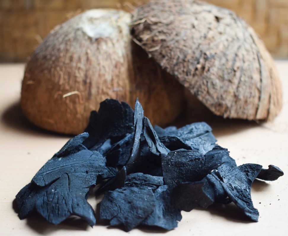 Long-lasting charcoal briquettes for heating